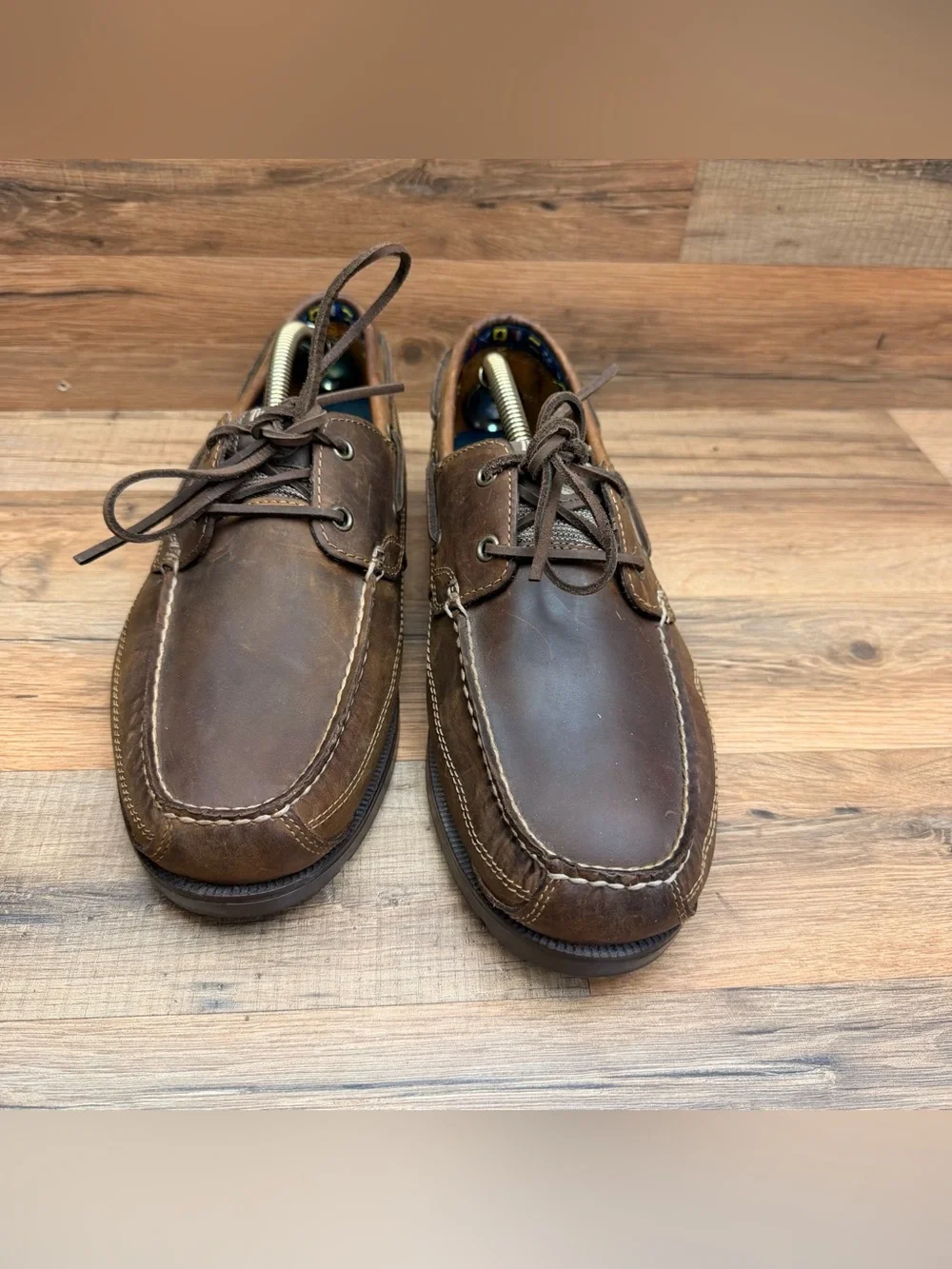 Timberland men size 11 Brown Leather Boat Shoes - Classic Lace-Up Deck Shoes